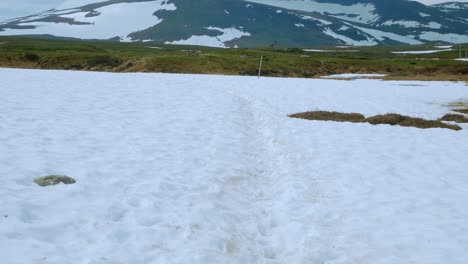 Paisaje-Cubierto-De-Nieve-En-La-Ruta-De-Senderismo-Jamtlandstriangeln-En-Las-Montañas-Escandinavas-En-Jamtland,-Suecia