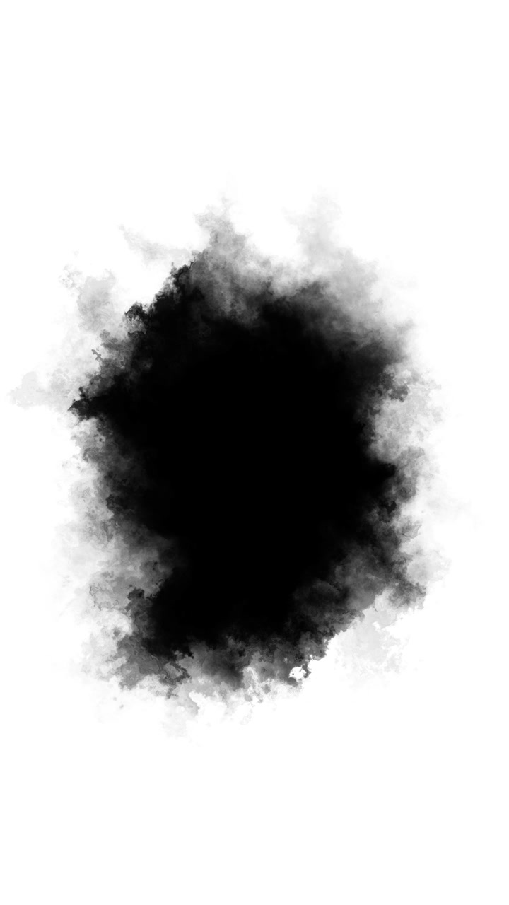 Esplosione di fumo d'inchiostro scuro con pennacchio di vapore nero, diffusione grigia morbida e uno spazio bianco pulito, perfetto.