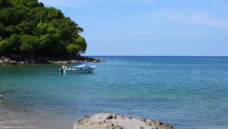 Steady-Camboay-In-Einem-Wunderschönen-Und-Ruhigen-Playa-Del-Toro-In-Nayarit,-Mexiko