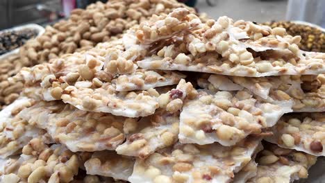 dulces de maní y jaggery