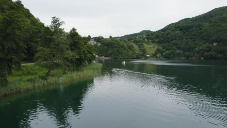 Tranquil-Veliko-Plivsko-Lake-Scene-in-Jajce,-Bosnia