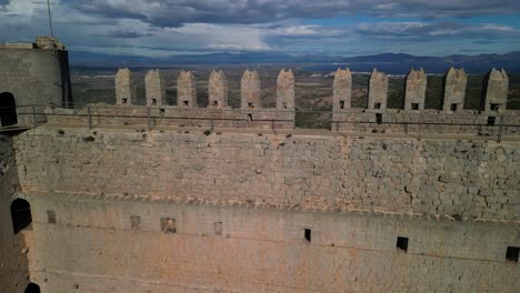 Montgrí-Castle,-Ubicado-En-La-Torroella-De-Montgrí-Región-Of-Bajo-Empordà-Donde-La-Costa-Brava-Province-Of-Girona