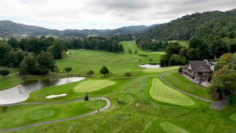 Clubhaus-Am-Golfplatz-Boone-In-Boone,-North-Carolina,-Antenne