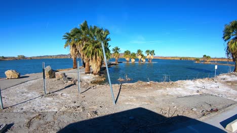 Punto-De-Vista-Cerca-Del-Embarcadero-En-El-Lago-Mittry---Yuma-Arizona