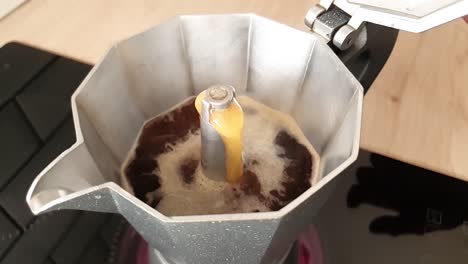 Coffee-goes-over-the-edge-of-coffee-maker-moka-pot-in-slowmotion