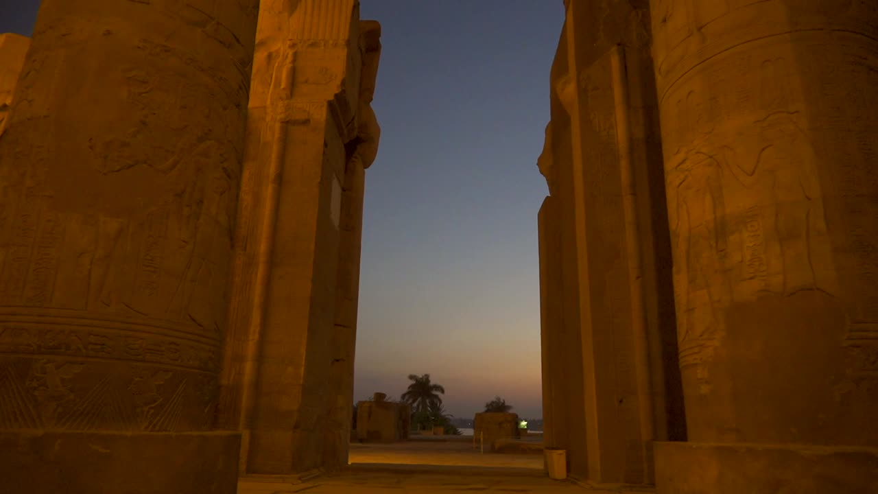 Antico tempio di Kom Ombo al crepuscolo