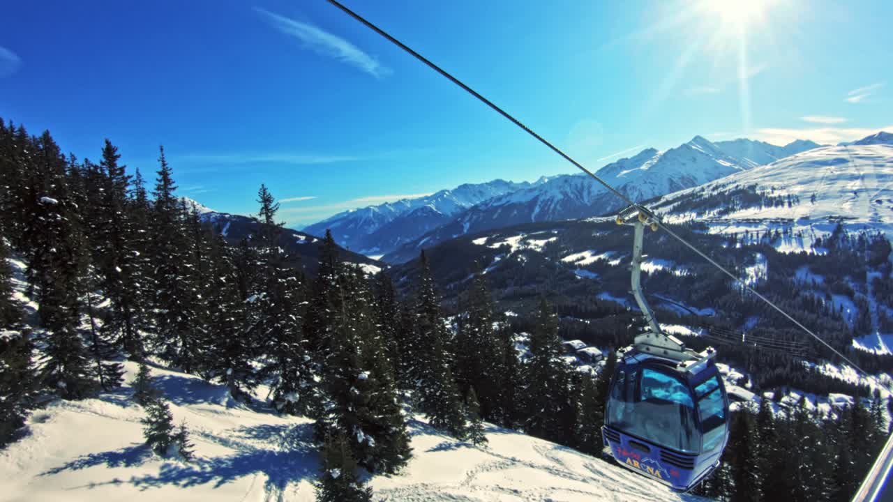 vistas a la montaña desde el teleférico que sube