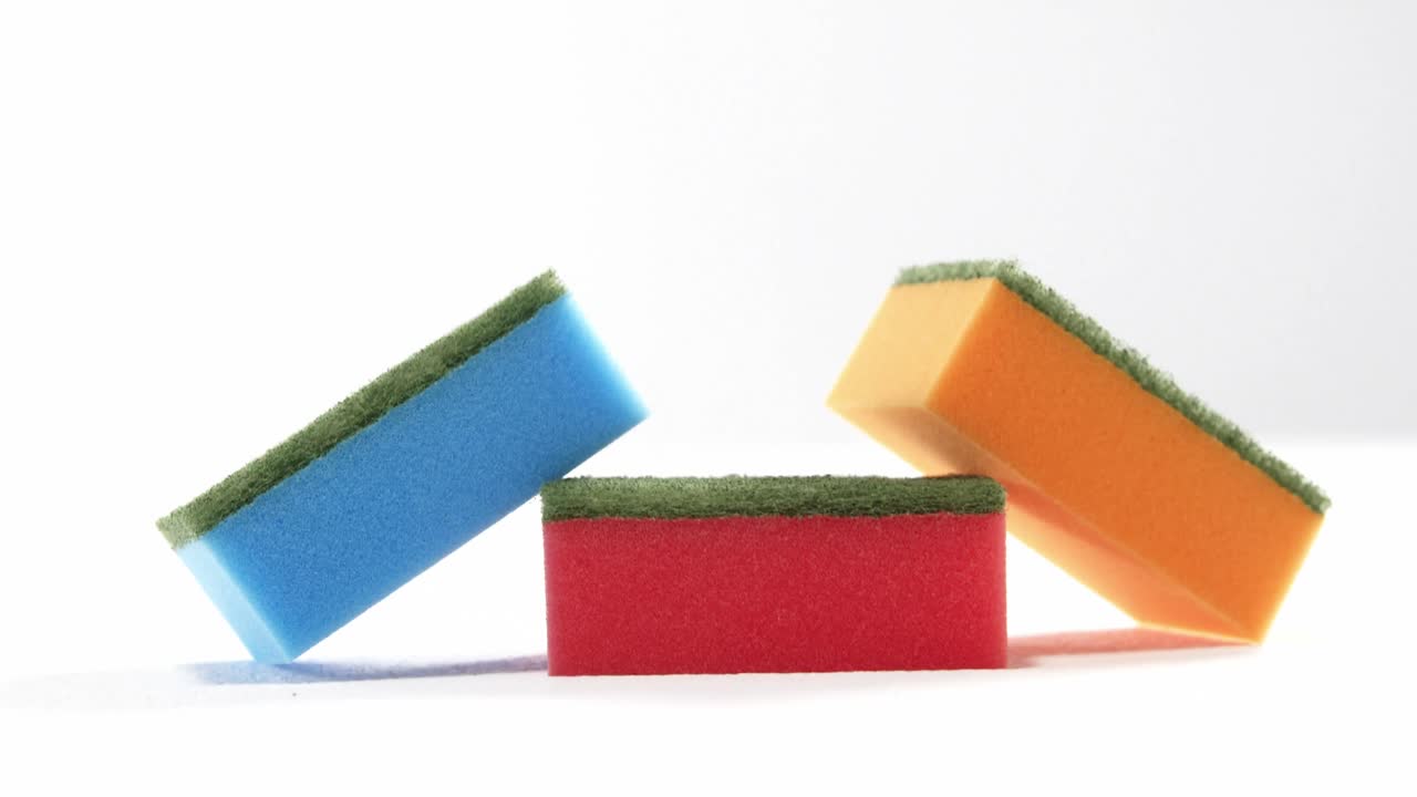 다채로운 청소 스폰지의 클로즈업