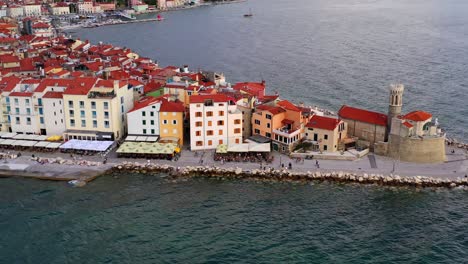 Cinematic-drone-shot-of-Piran,-picturesque-coastal-town-on-Adriatic-sea-in-Slovenia