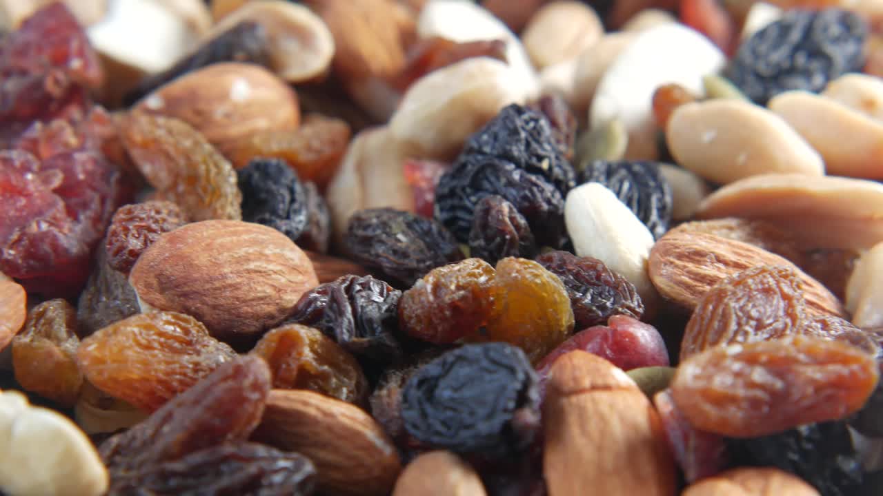 Primo piano di un salutare mix di frutta secca e semi