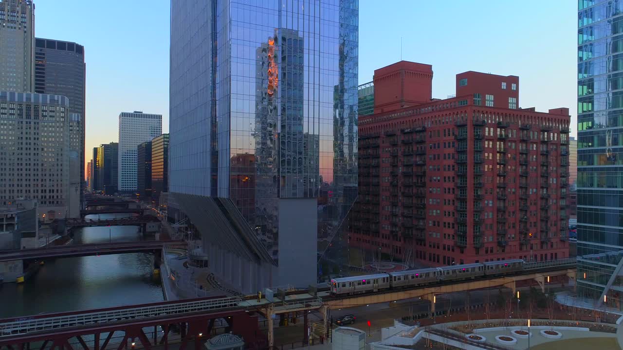 avión no tripulado tren de chicago transporte público illinois rascacielos cinematográficos ciudad urbana aérea