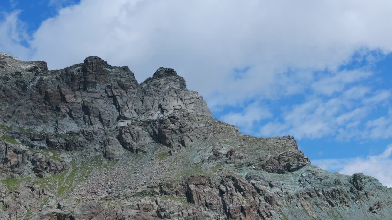 montañas de valmalenco en la temporada de verano, valtellina en el norte de italia