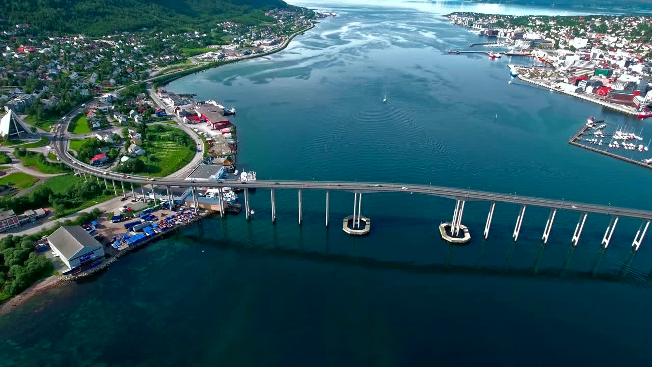 노르웨이 트롬소 시의 다리 항공 영상