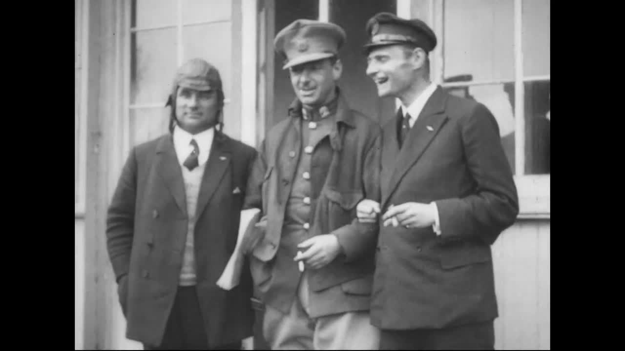 los famosos volantes de bremen llegan en 1928 a las costas de américa con gran fanfarria y son recibidos por charles lindbergh