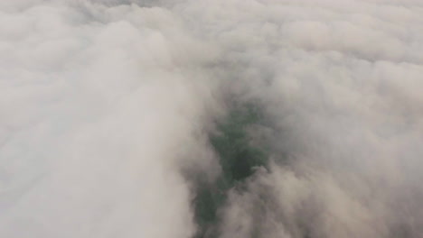 vista da paisagem das nuvens de cima