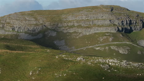 Establecimiento-De-Una-Toma-De-Drone-De-Warrendale-Nudos-Yorkshire-Dales-Lente-Larga