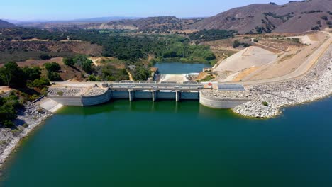 Aerial-fly-over-shot-of-Lake-Cachuma-and-the-Bradbury-Dam-near-Santa-Barbara-Ca