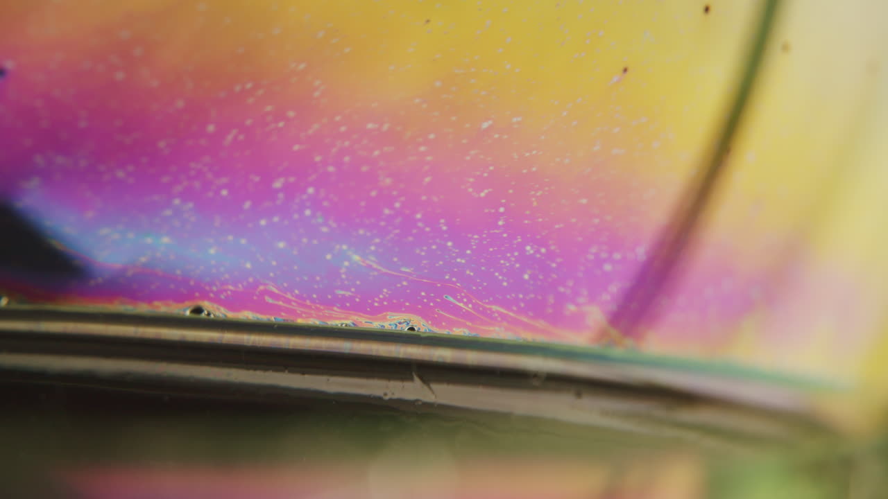 fotografía macro de la parte inferior de una burbuja de jabón