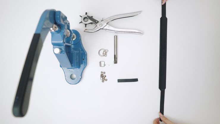 Process of working with leather product Preparation of product Isolated