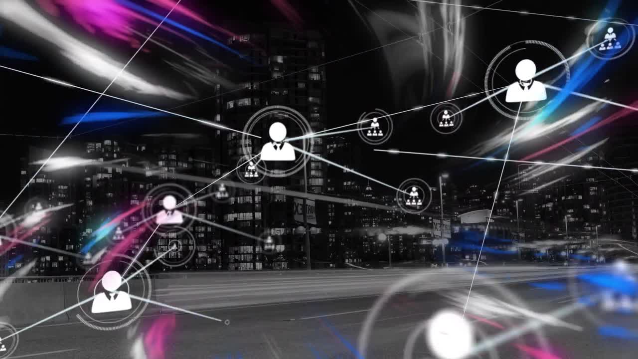 animação de uma rede de ícones de perfil e ondas digitais contra uma vista aérea da paisagem urbana à noite.