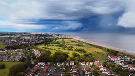 Drohender-Sturm-über-Der-Küstenstadt-Skegness