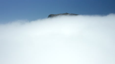 aéreo: pico de judas que se revela desde las nubes