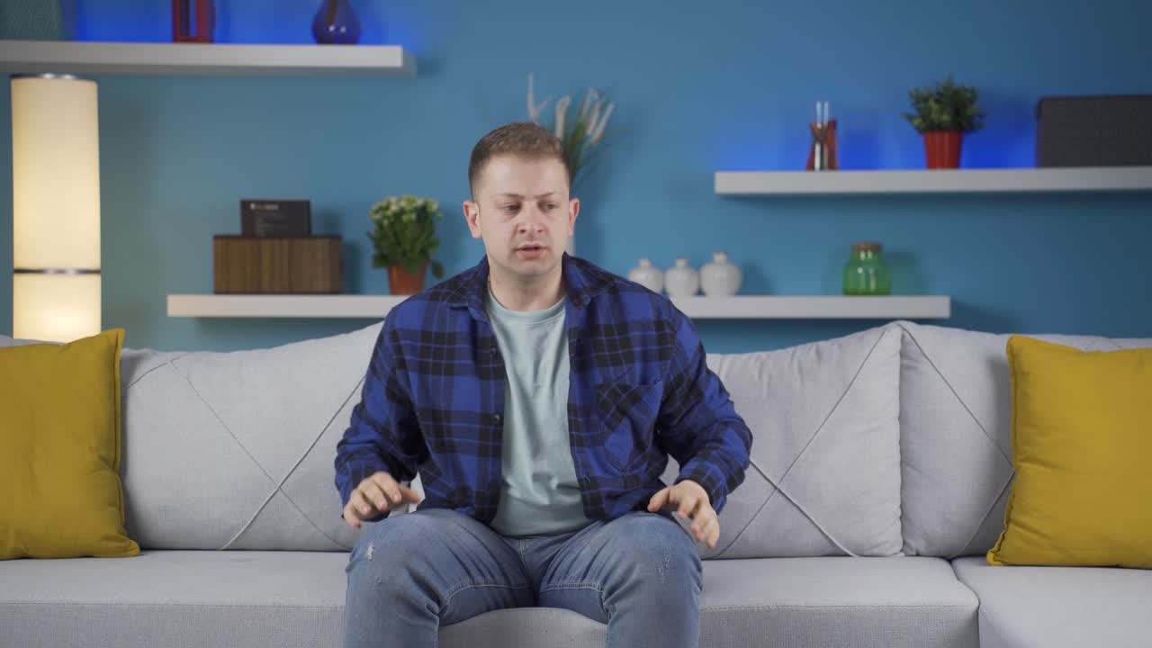 걱정하고 긴장한 남자.