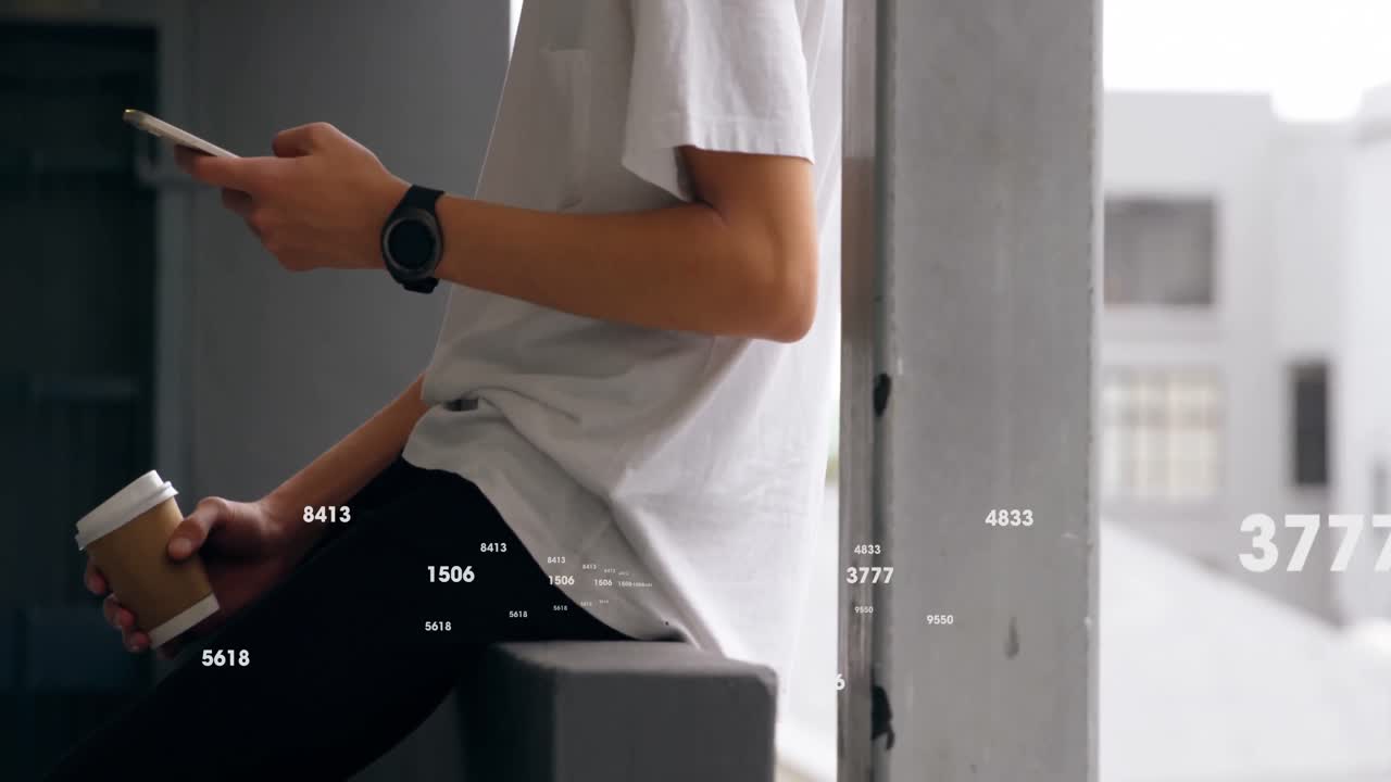 iconos de emoji con una mujer usando un teléfono inteligente en el fondo 4k