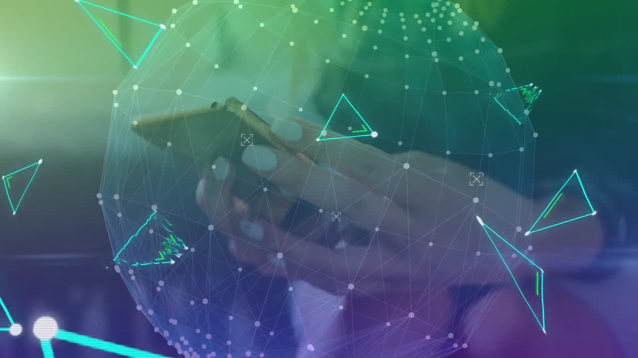 composición de triángulos verdes sobre el globo y mujer usando teléfono inteligente