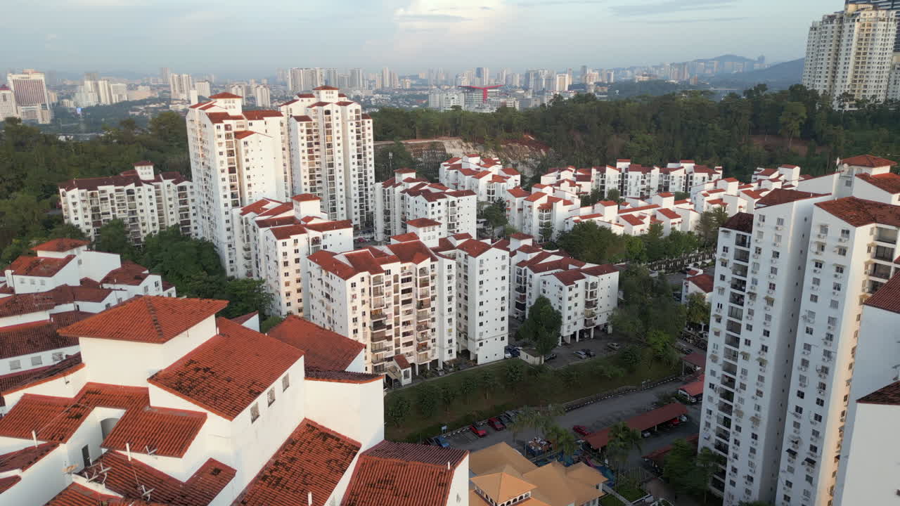 Condomini a Bangsar South di prima mattina Kuala Lumpur Malesia Drone ad angolo elevato 4K 60FPS