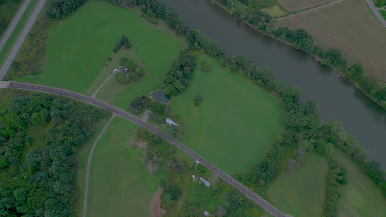 니네베, 뉴욕 수스 ⁇ 하나 강변에