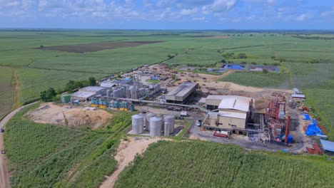 Vista-Aérea-Que-Muestra-La-Famosa-Fábrica-De-Ron-Barceló-En-San-Pedro-De-Macorís,-República-Dominicana