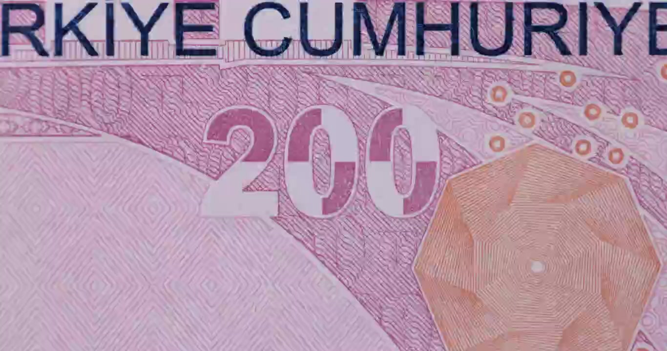 Farklı ülkelerin nakit para sunum kolaj görüntüleri
