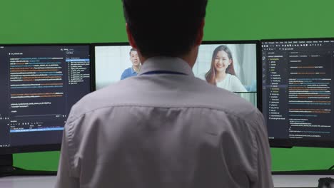 programador en videoconferencia