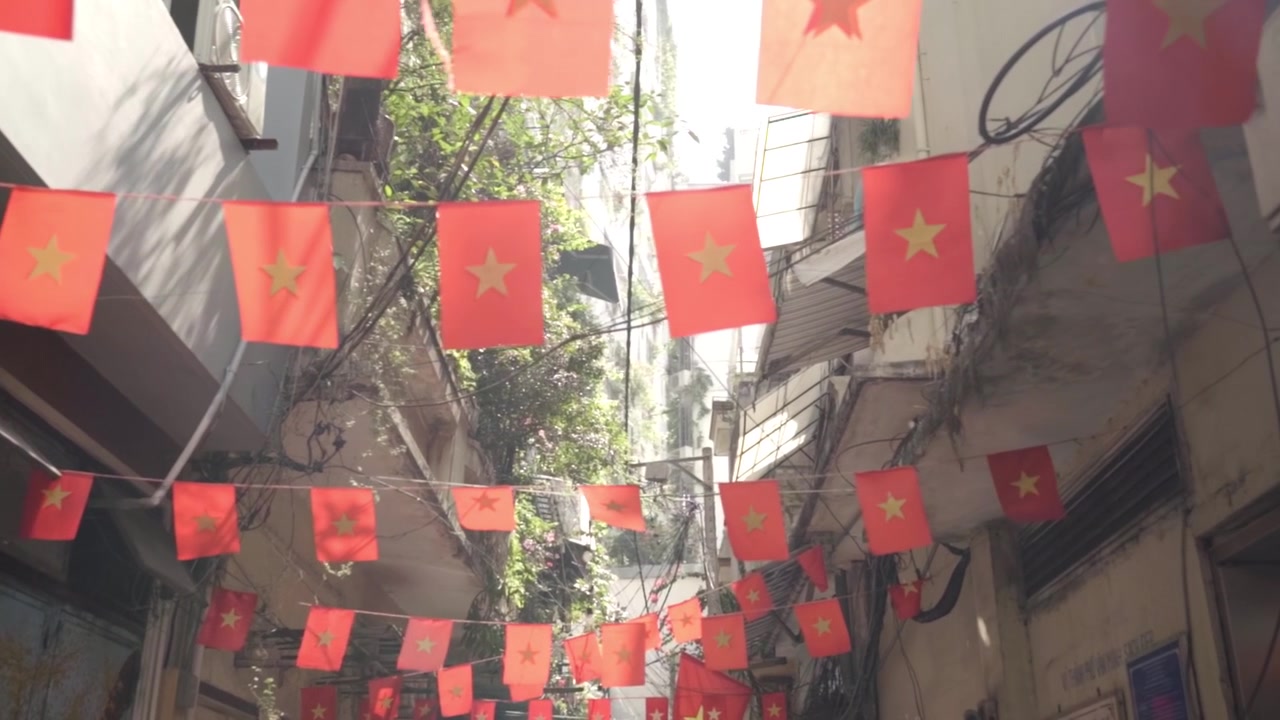 Video đẹp về những lá cờ Việt Nam treo khắp đường phố ở Thành phố Hồ Chí Minh