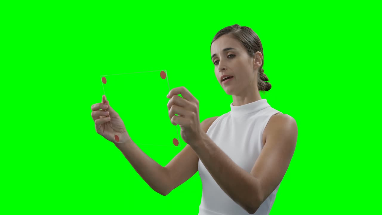 mujer de negocios haciendo una videollamada desde una tableta digital futurista