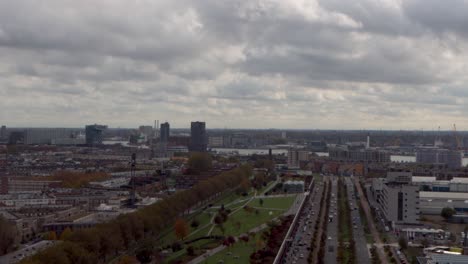 Vista-Del-Tráfico-Y-El-Puerto-De-Rotterdam,-Países-Bajos