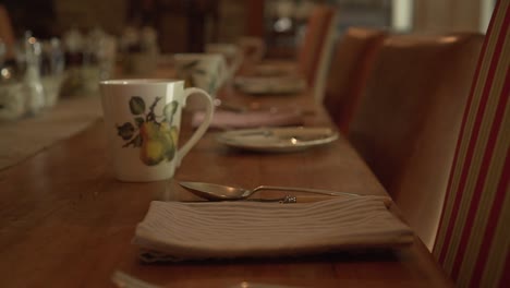 cámara lenta - comedor en alojamiento boutique de lujo con alojamiento y desayuno