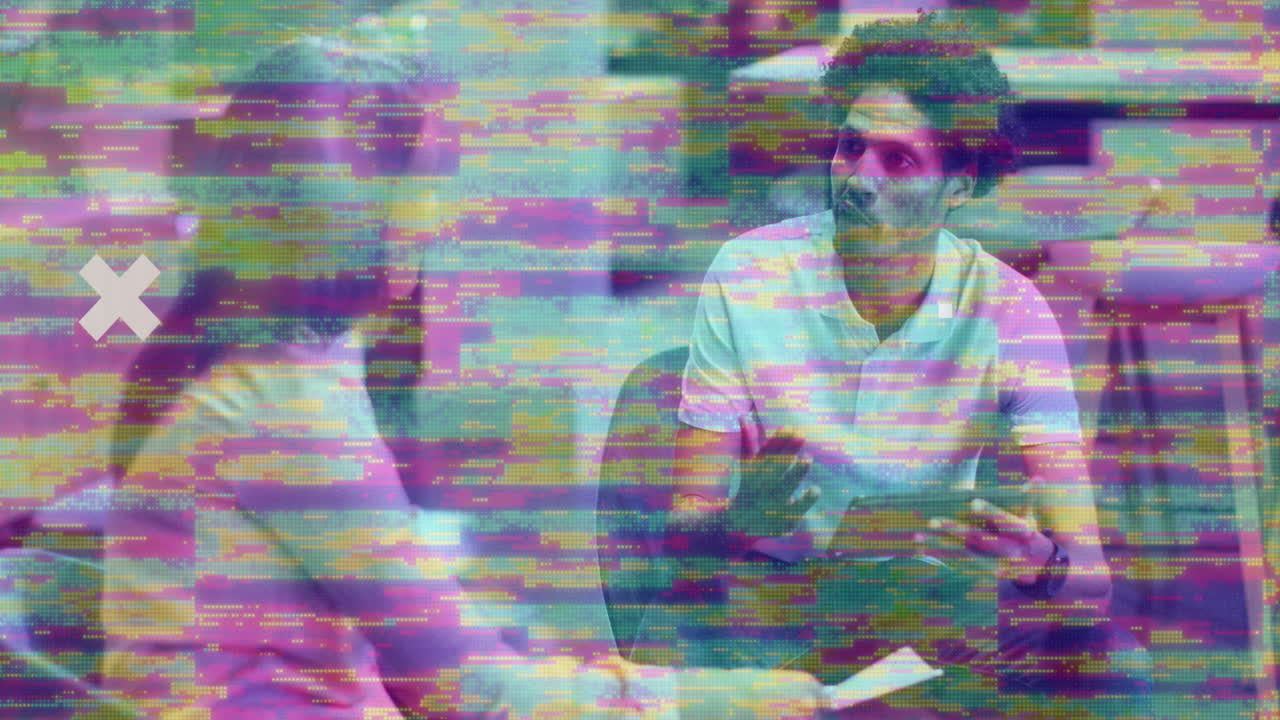 animación de marcadores y procesamiento de datos sobre diversas personas de negocios en la oficina.