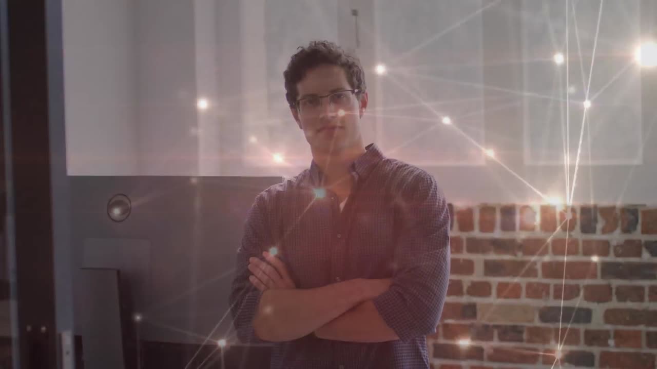 animación de la red de conexiones sobre el hombre de negocios en la oficina