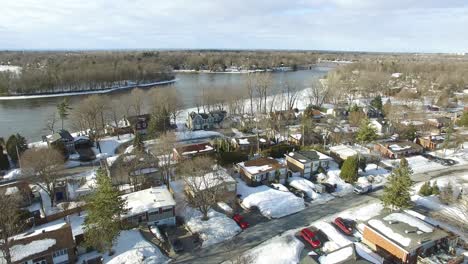 Vista-Aérea-De-Un-Barrio-Cubierto-De-Nieve-En-Una-Zona-Residencial-De-Canadá