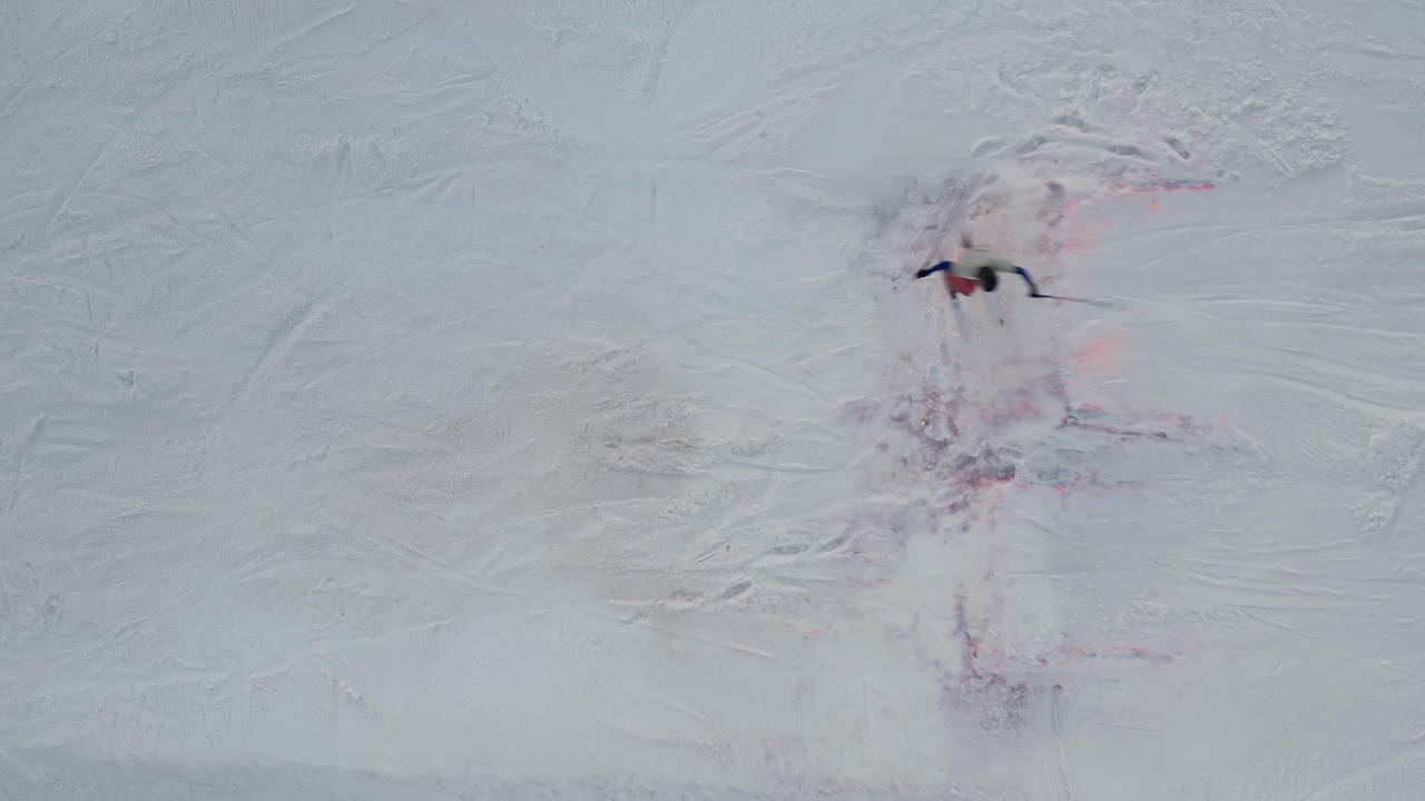 겨울날 자코파네 구발로프카의 스노우파크에서 스키어 아이스 스키