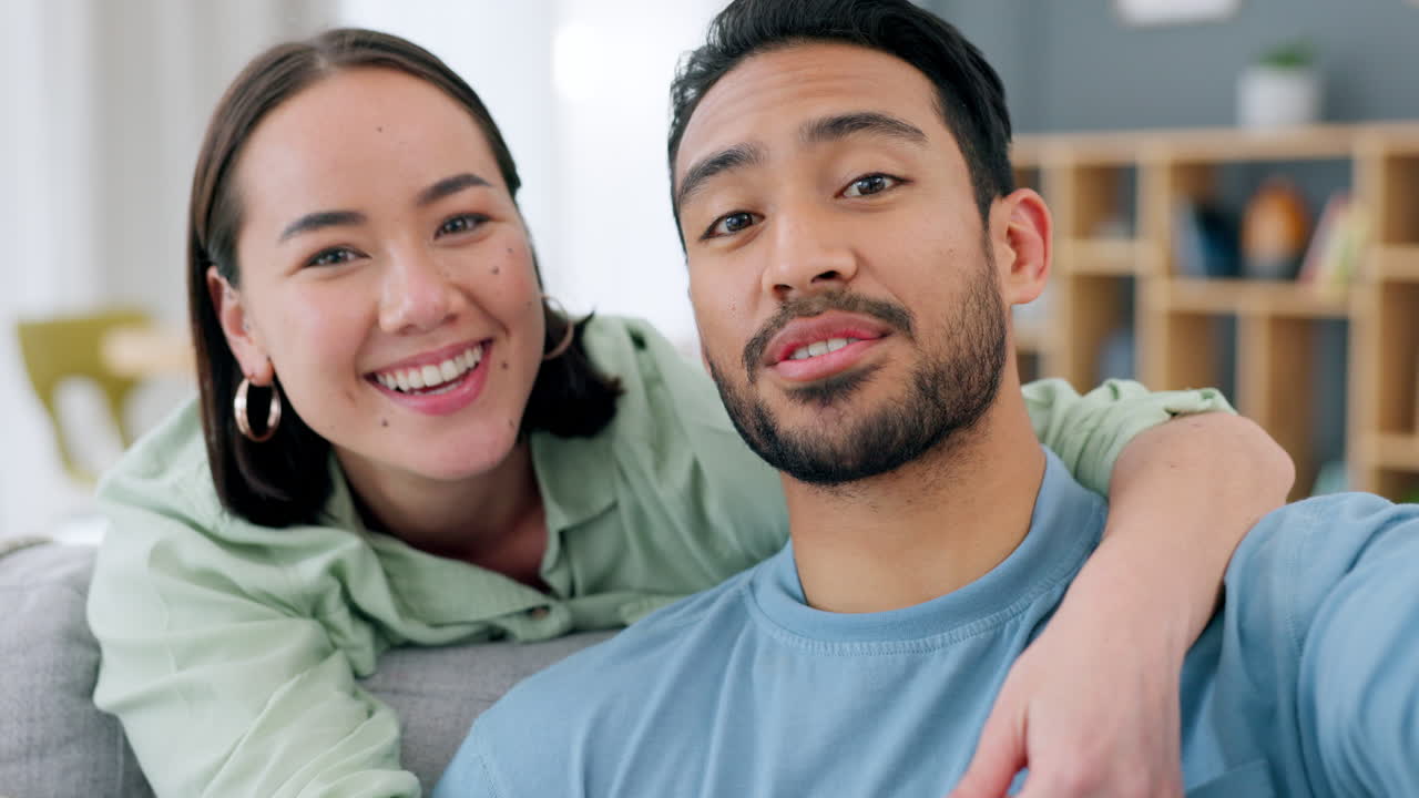 행복한 커플 셀피