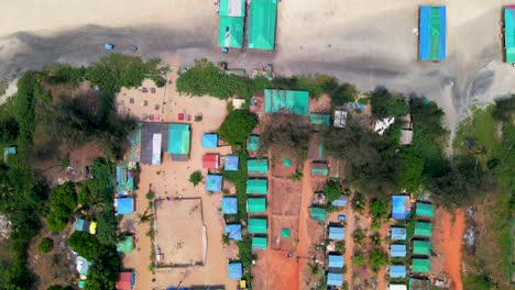 Arambol-Goa-Beach-Drone-Erschossen-Schiffe-Boote-Auf-Leeren-Strand-Vogelperspektive-Draufsicht