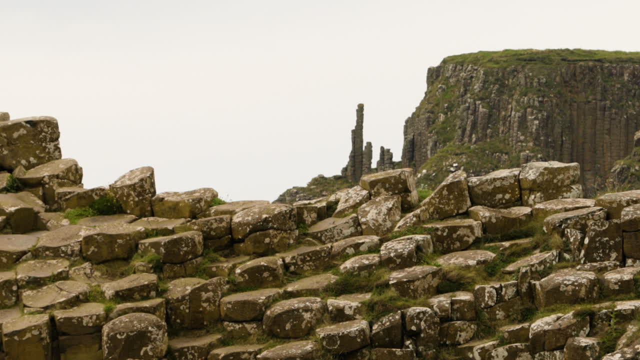 고대 화산 균열 폭발 의 결과 인 자연적 인 바살트 지형