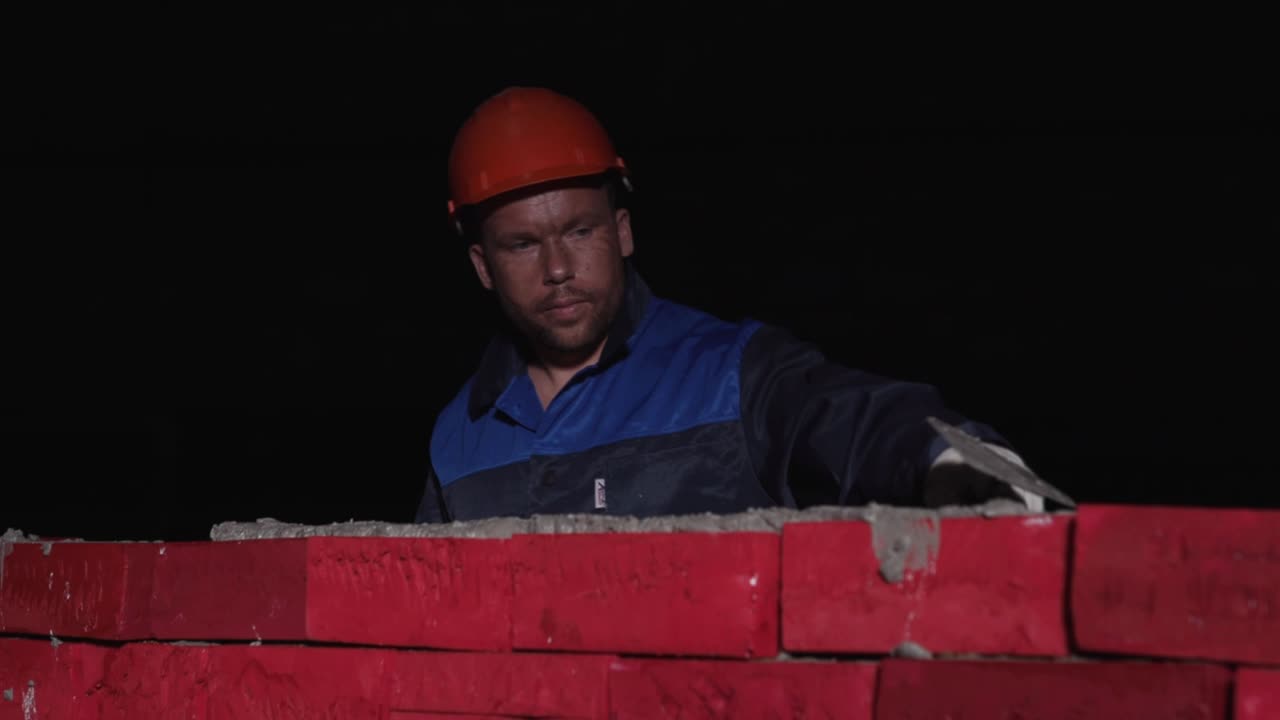 밤 에 일 하는 벽돌공