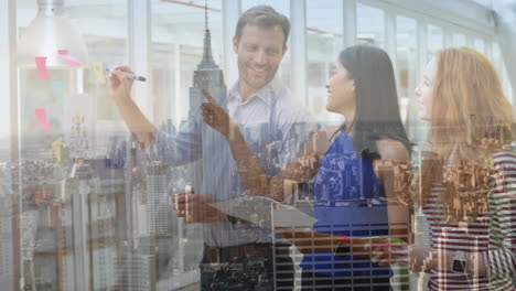 animación de un edificio de oficinas sobre personas de negocios hablando en una oficina moderna