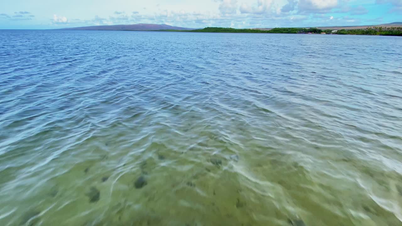 하와이 몰로카이의 몰로아카이 암초 위로 훌륭한 공중 촬영