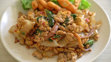 Stir-fried-noodle-with-minced-chicken-and-basil---Asian-food-style