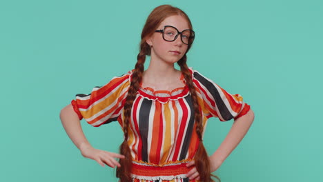 rubius molesta chica elegante haciendo rostro gesto de la palma, sentirse aburrido, decepcionado con el resultado, malas noticias